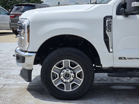 Used 2024 Ford F250 Lariat image 9