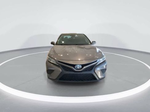 Used 2020 Toyota Camry SE w/ Carpet Mat Package FWD image 3