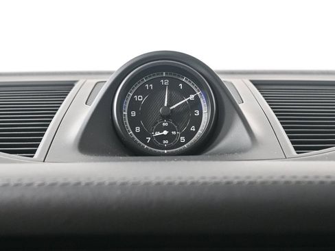 Certified 2025 Porsche Macan image 17