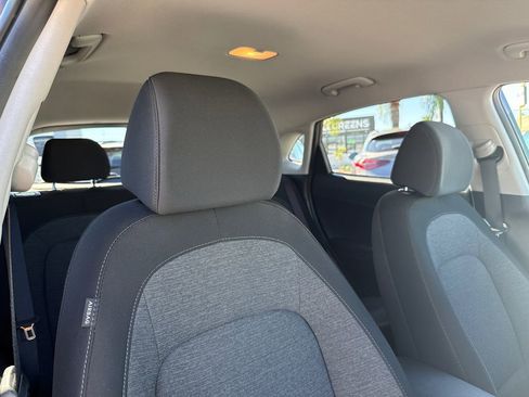 Used 2023 Hyundai Kona SE image 14