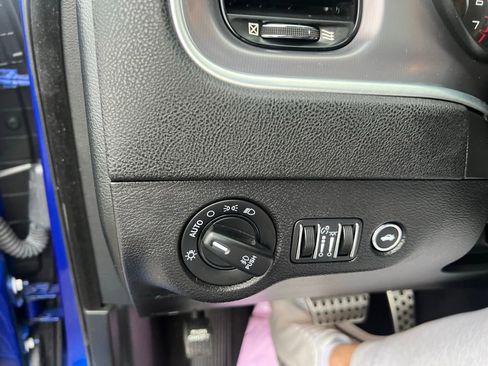 Used 2020 Dodge Charger R/T w/ Blacktop Package image 31