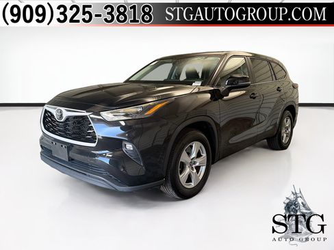 Used 2024 Toyota Highlander LE FWD image 1