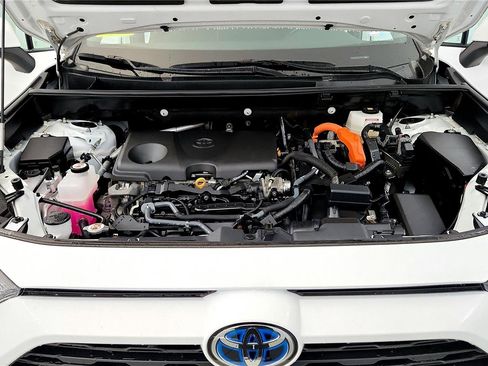 Used 2022 Toyota RAV4 LE AWD/4WD image 15