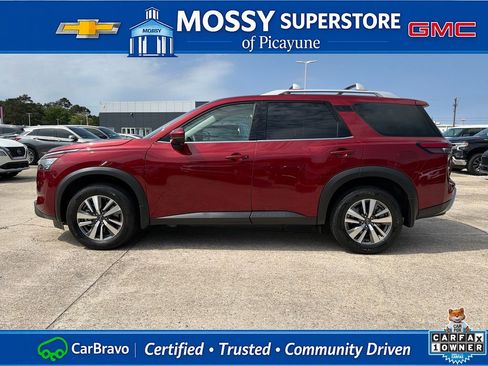 Certified 2025 Nissan Pathfinder SL AWD/4WD image 3
