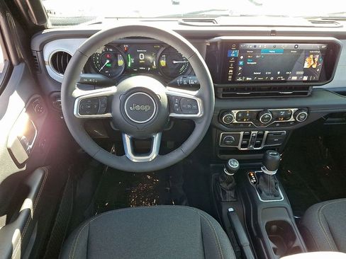 Certified 2025 Jeep Wrangler Unlimited Sahara AWD/4WD image 11