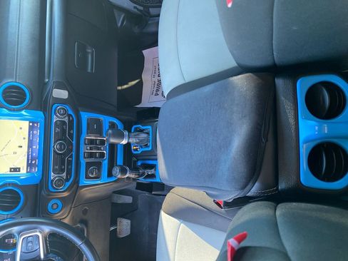 Used 2022 Jeep Wrangler Unlimited Sahara image 25