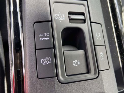 Used 2026 Toyota Prius Plug-In Hybrid image 22