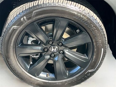 Used 2025 Honda Pilot Black Edition image 34