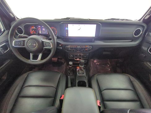 Used 2024 Jeep Wrangler Unlimited Sahara w/ Technology Group AWD/4WD image 20