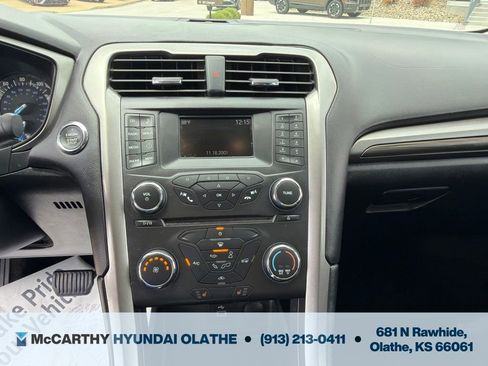 Used 2017 Ford Fusion SE FWD image 24