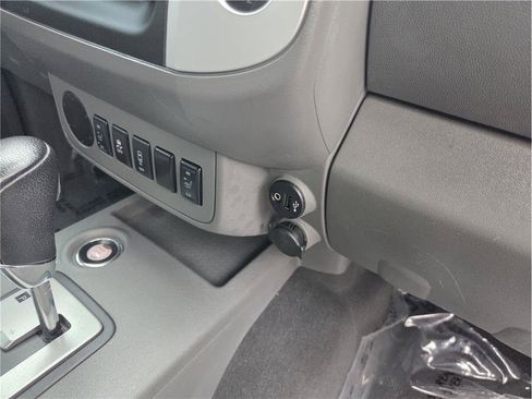 Used 2021 Nissan Frontier SV w/ Midnight Edition Floor Mats RWD image 26