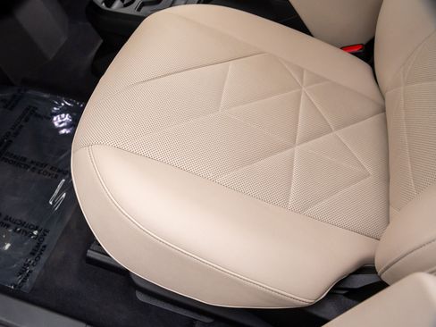 Used 2024 BMW iX xDrive50 w/ Premium Package image 15