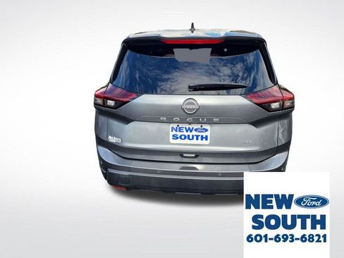 Used 2024 Nissan Rogue S image 4