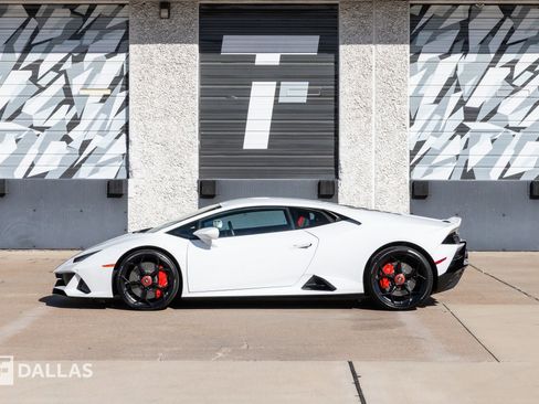 Used 2020 Lamborghini Huracan EVO image 7