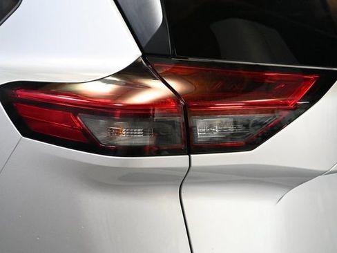 Used 2023 Nissan Rogue SV AWD/4WD image 12