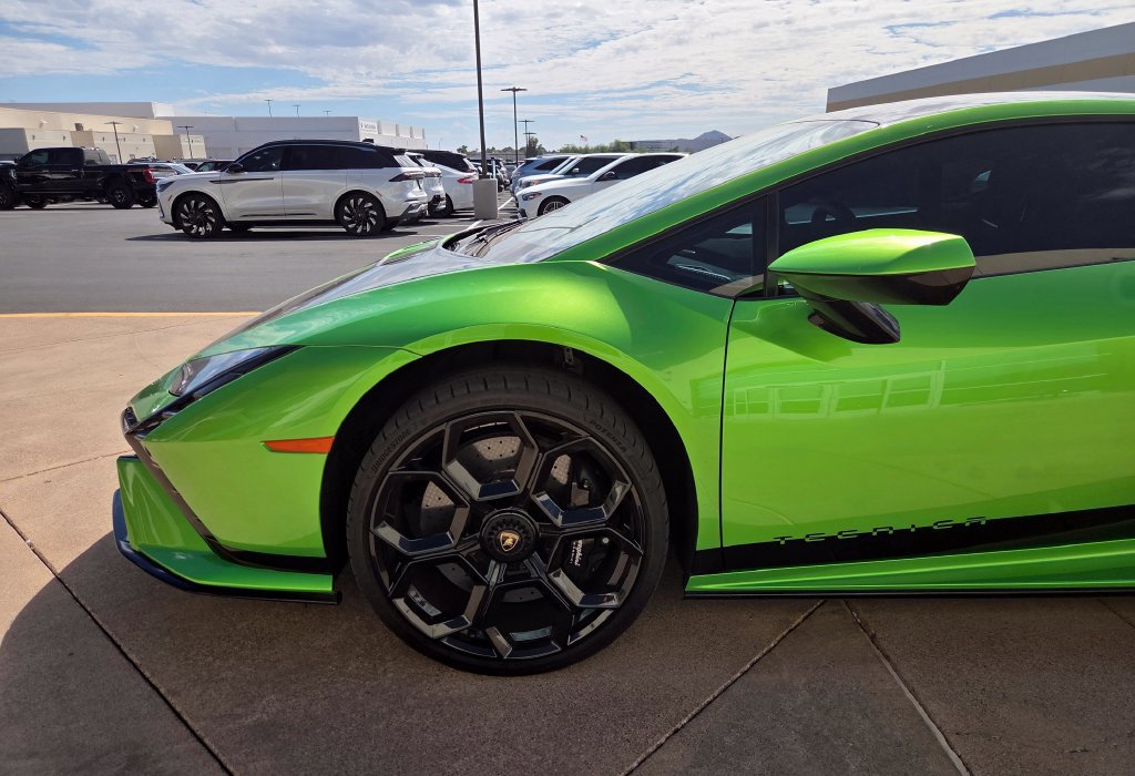 Used 2024 Lamborghini Huracan Tecnica RWD image 3