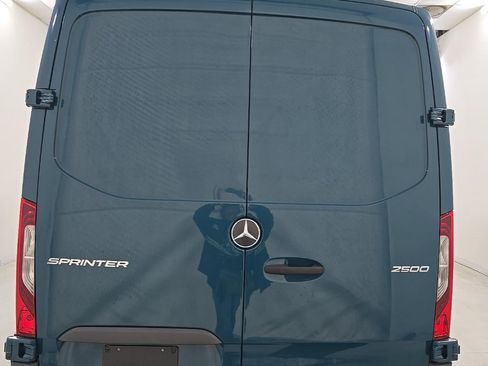Used 2024 Mercedes-Benz Sprinter 2500 image 5