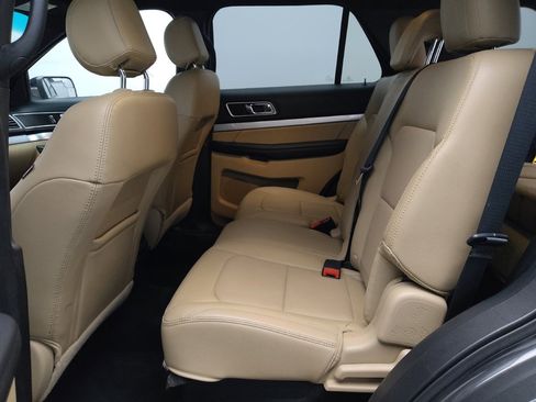 Used 2016 Ford Explorer XLT w/ Equipment Group 202A image 18