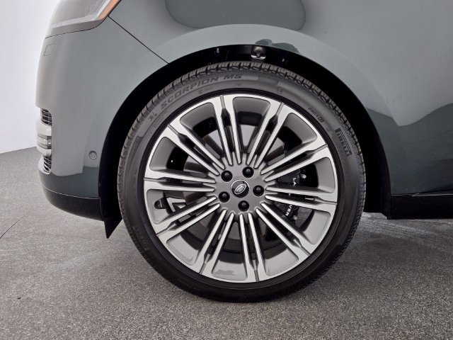Certified 2025 Land Rover Range Rover Autobiography AWD/4WD image 9