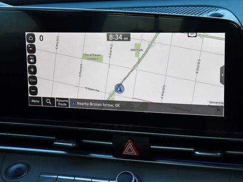 Used 2024 Hyundai Elantra Limited FWD image 11