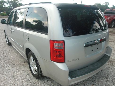 Used 2010 Dodge Grand Caravan SXT FWD image 8