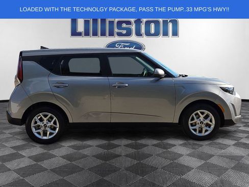 Used 2025 Kia Soul LX w/ LX Technology Package FWD image 7
