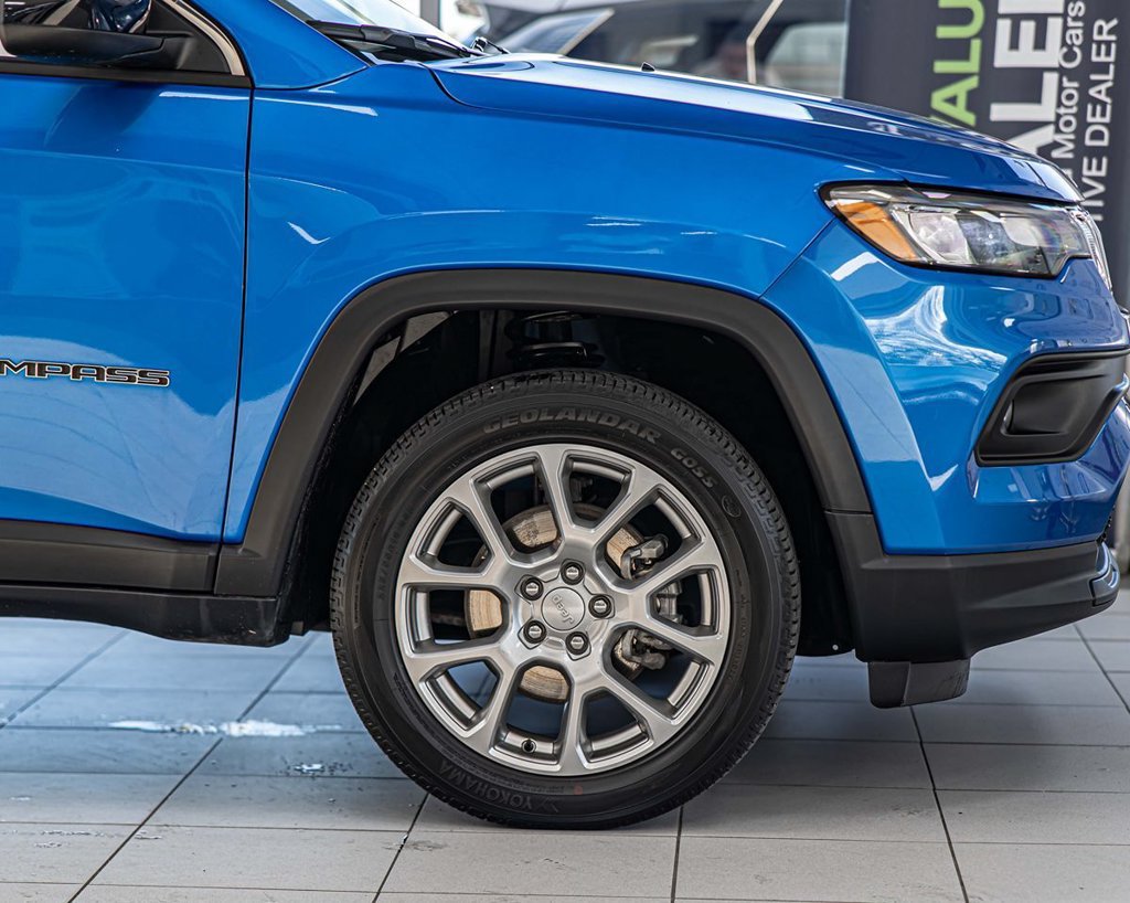 Used 2022 Jeep Compass Latitude AWD/4WD image 11