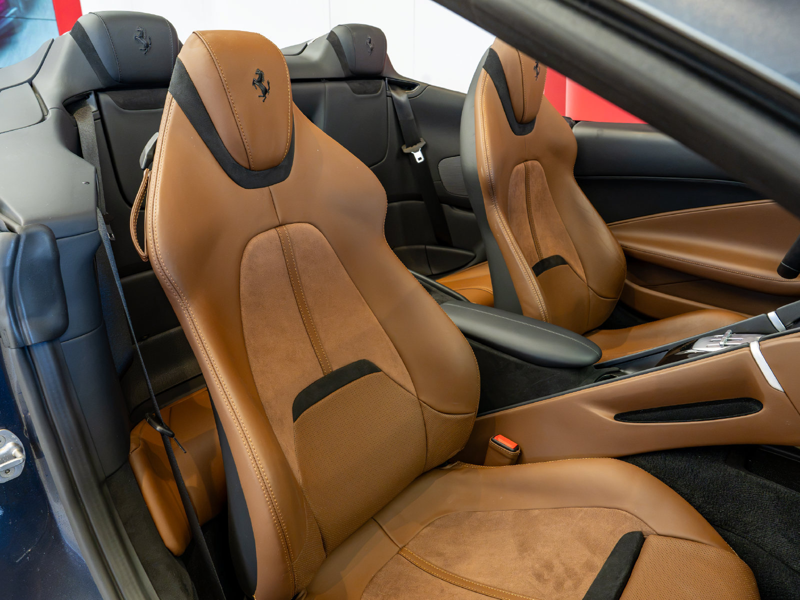 Used 2025 Ferrari Roma Spider RWD image 21