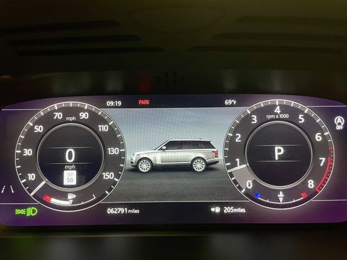 Used 2020 Land Rover Range Rover HSE image 24
