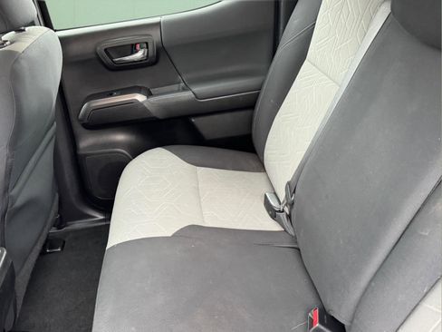 Used 2021 Toyota Tacoma TRD Off-Road image 9