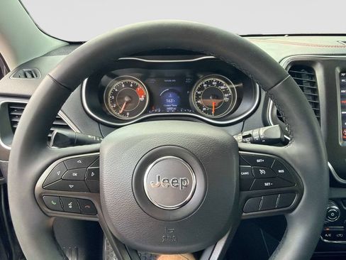 Used 2022 Jeep Cherokee Trailhawk AWD/4WD image 27