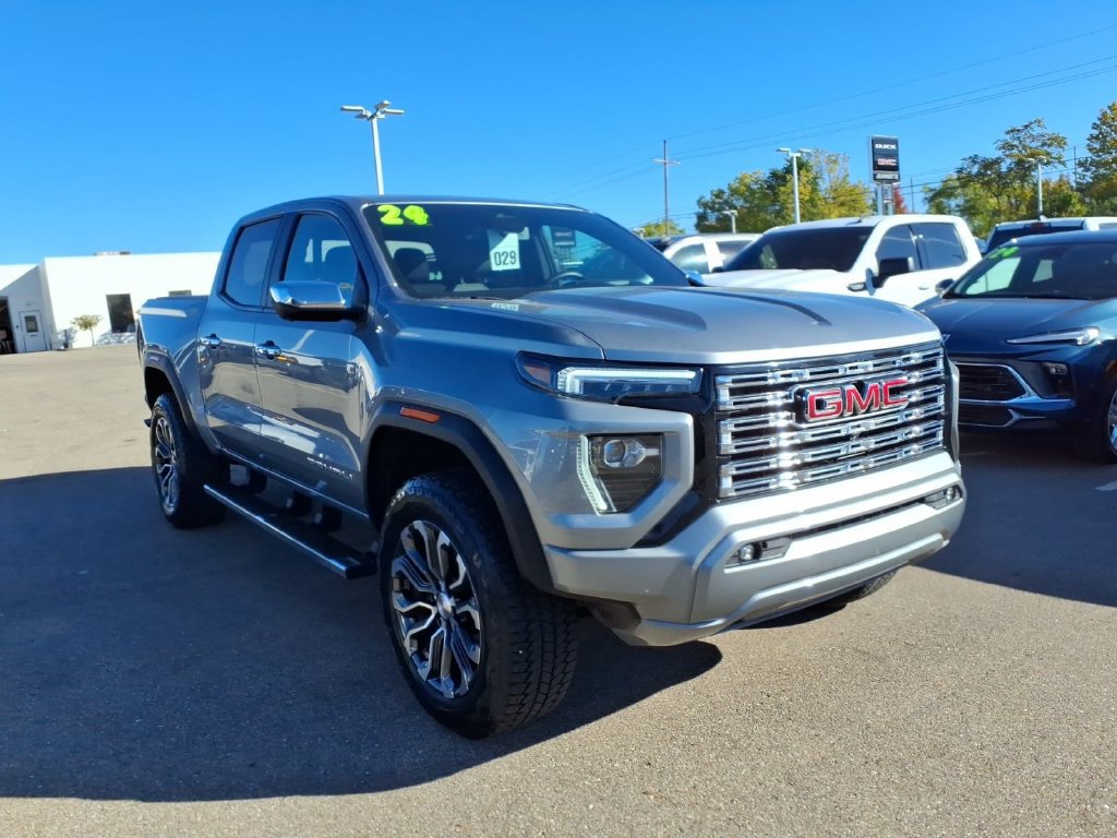 Used 2024 GMC Canyon Denali AWD/4WD image 3