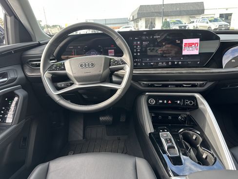 Used 2025 Audi Q5 Premium w/ Convenience Package image 15