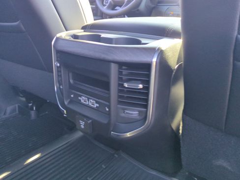 New 2026 RAM 2500 Laramie AWD/4WD image 32