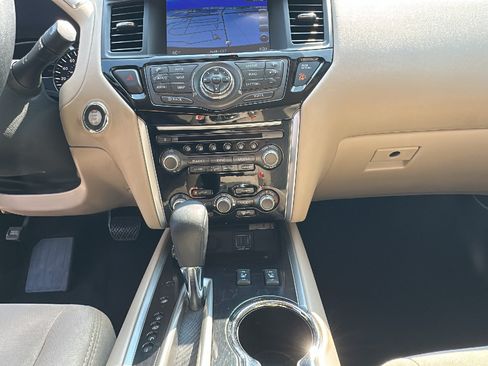 Used 2018 Nissan Pathfinder SV w/ SV Tech Package AWD/4WD image 21