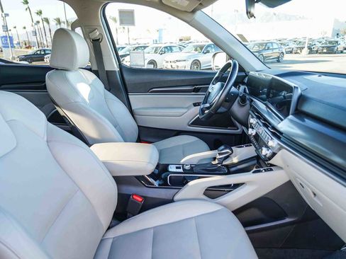 Used 2023 Kia Telluride S image 16