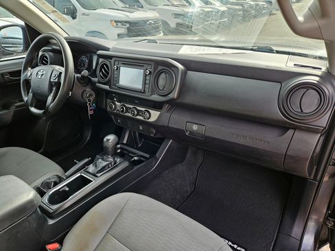 Used 2018 Toyota Tacoma SR AWD/4WD image 31