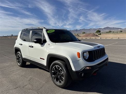 Used 2023 Jeep Renegade Trailhawk image 3