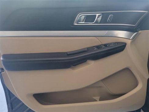 Used 2016 Ford Explorer XLT w/ Equipment Group 202A image 11