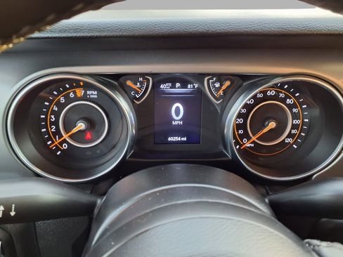 Used 2023 Jeep Gladiator Sport image 15