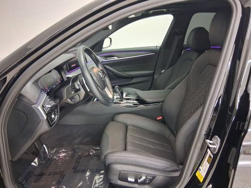 Certified 2022 BMW 540i image 3