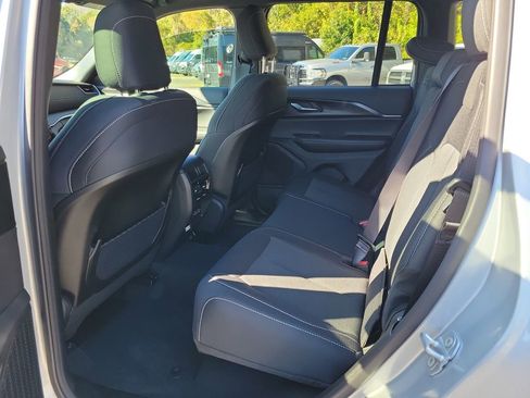 New 2025 Jeep Grand Cherokee Laredo w/ Luxury Tech Group I image 11