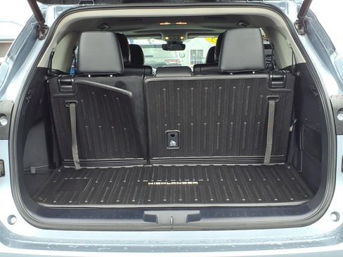 Used 2022 Toyota Highlander XLE AWD/4WD image 16