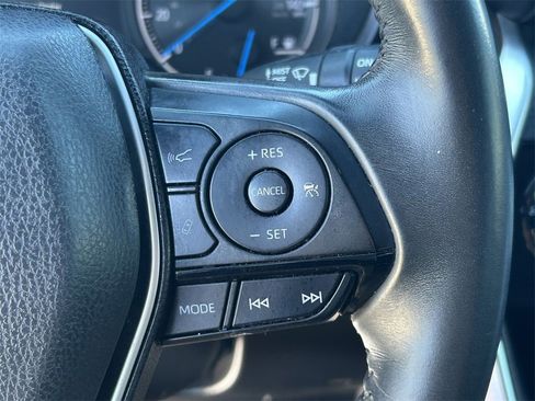 Used 2022 Toyota Venza Limited image 29