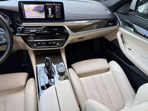 Used 2023 BMW 530i w/ Premium Package RWD image 31