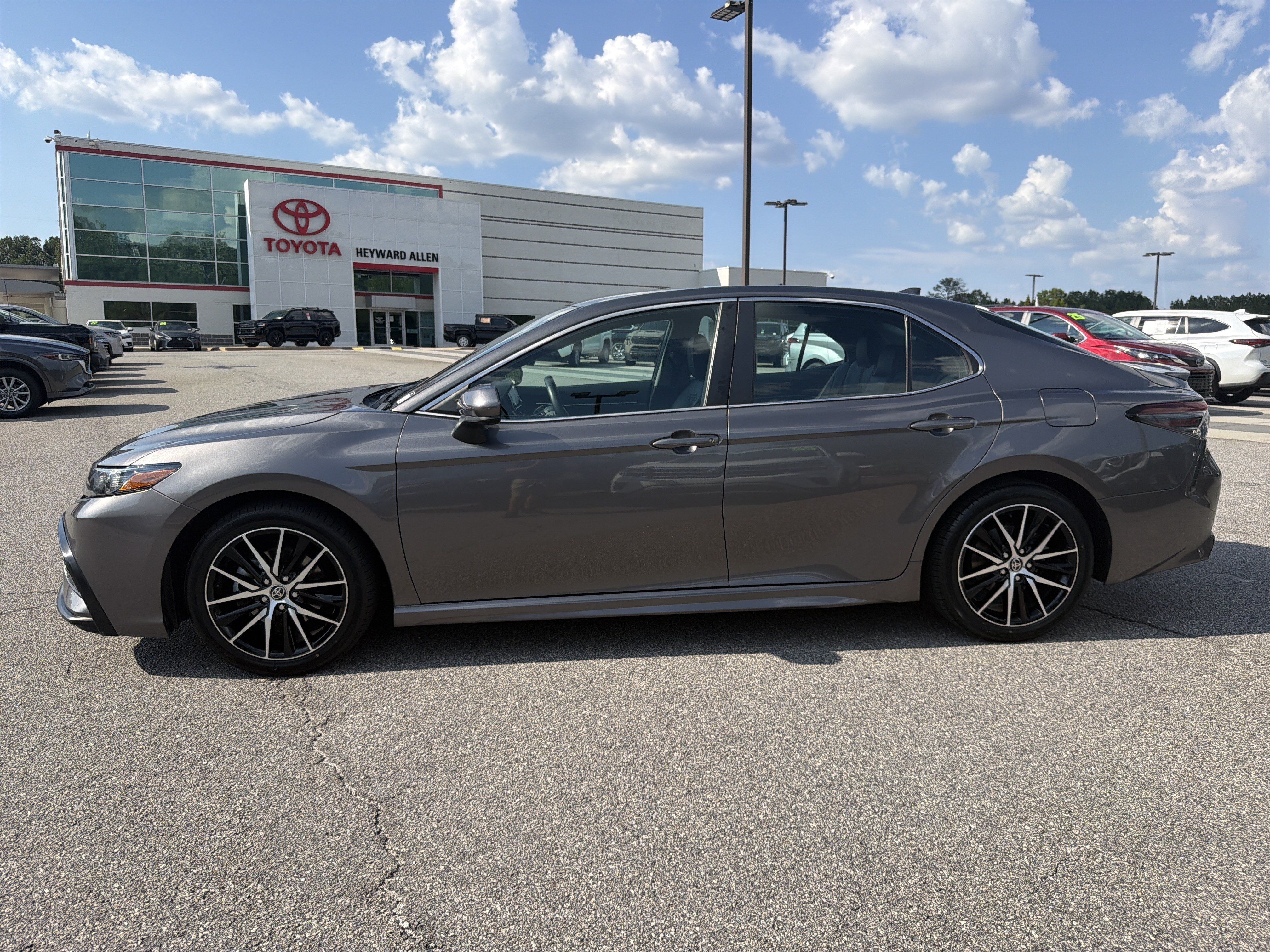 Used 2021 Toyota Camry SE FWD image 14