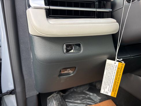 New 2026 Lincoln Navigator L Reserve AWD/4WD image 13