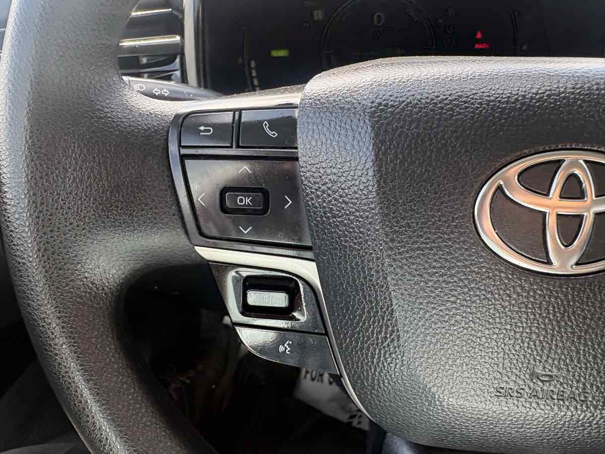 Used 2025 Toyota Camry LE FWD image 21