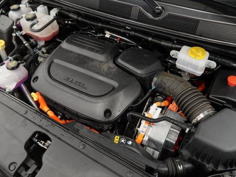 Certified 2024 Chrysler Pacifica Limited image 49