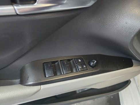 Used 2023 Toyota Camry SE FWD image 17